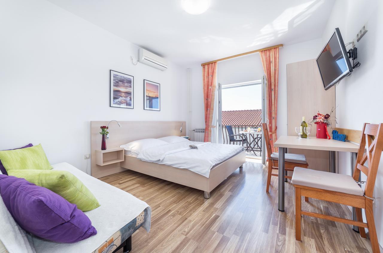 Apartments Valentino Vodice Exteriör bild