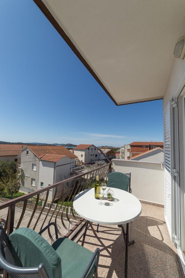 Apartments Valentino Vodice Exteriör bild