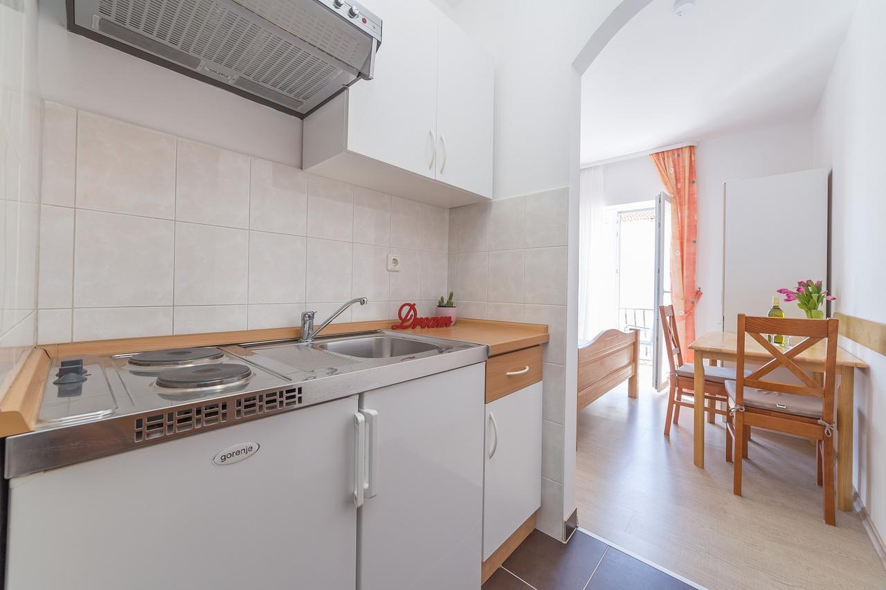 Apartments Valentino Vodice Exteriör bild